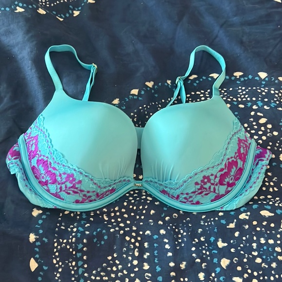 Victorias Secret Lightly Push Up Bra - Picture 1 of 7